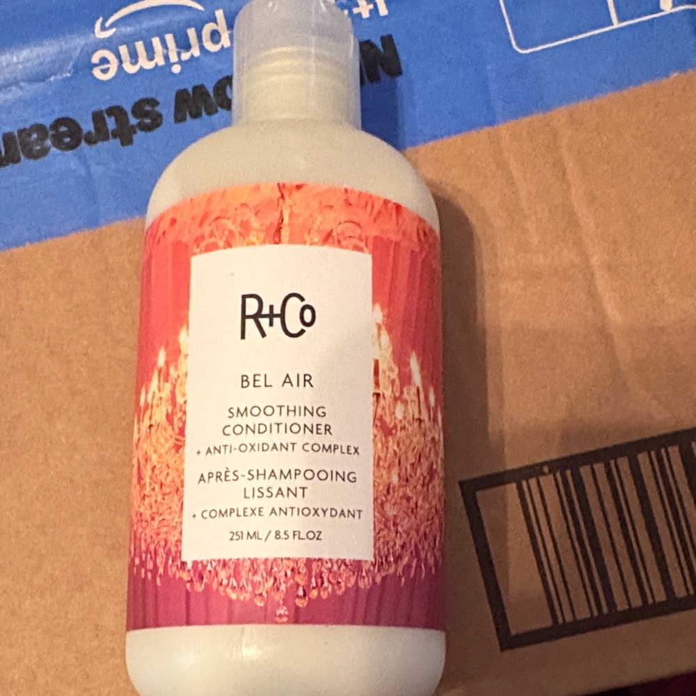 R+Co Bel Air Smoothing Conditioner in Pink and White